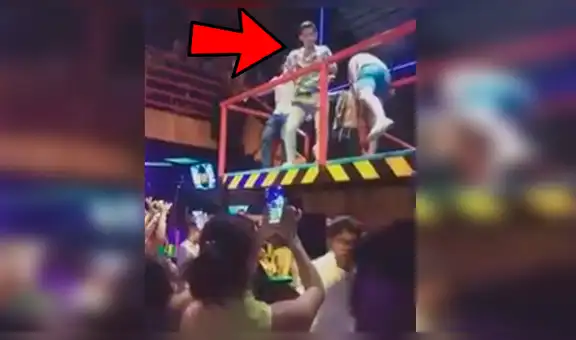 Ebrio baila en balcón de discoteca y pasa vergüenza de su vida por insólito incidente [VIDEO]