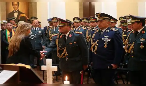 Presidenta interina de Bolivia remueve al alto mando militar como primera medida [VIDEO Y FOTO]