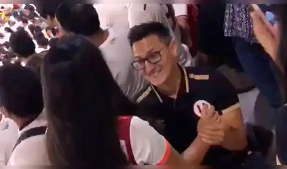 Facebook viral: hincha de Universitario le pide matrimonio a su novia durante la 'Noche Crema' [VIDEO]