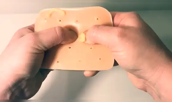YouTube Viral: Lanzan juguete antiestrés para reventar granos llenos de pus [VIDEO]