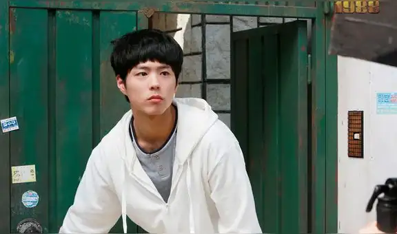 Park Bo Gum y Hyeri se reúnen con el elenco de ‘Reply 1988’