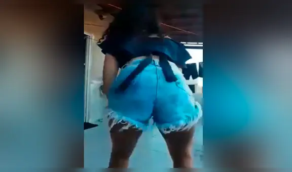 Mujer se graba haciendo atrevido baile, pero su hija aparece y lo arruina todo [VIDEO]