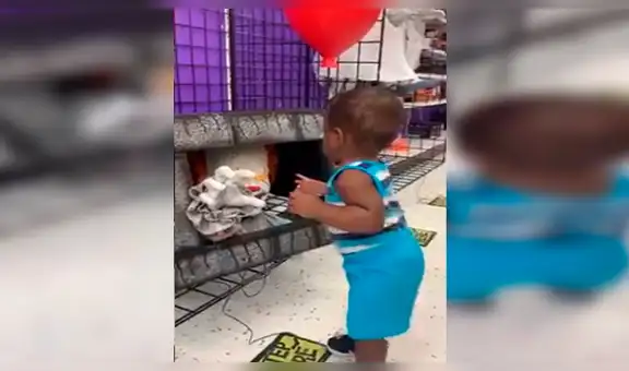 Niño se acerca de forma inocente a muñeco de Pennywise, el payaso de ‘It’, y queda aterrado [VIDEO] 
