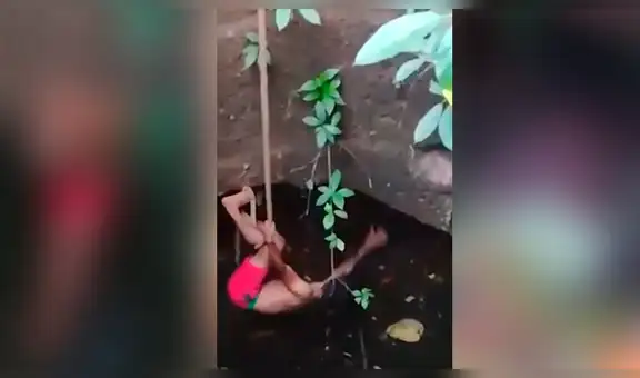 Hombre ingresa a peligroso pozo de agua para atrapar serpiente pitón y sucede lo inesperado [VIDEO]