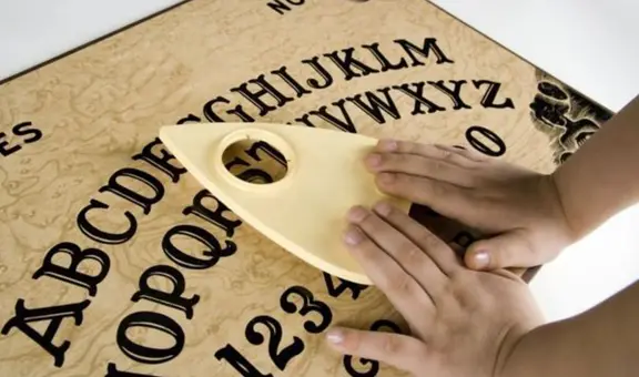 Ouija: ¿cómo el tablero que ‘contacta espíritus’ se volvió en juguete para niños de 8 años?
