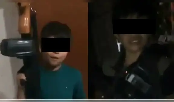 Niños portan armas largas y se pelean para complacer a sicarios de México [VIDEO]