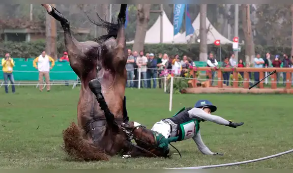 Lima 2019: caballo tropieza en prueba ecuestre y cae sobre jinete [FOTOS]
