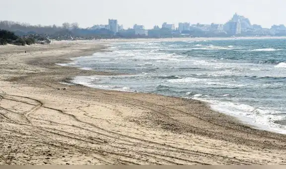 Francia: sorprenden a pareja teniendo relaciones sexuales en una playa pese a cuarentena