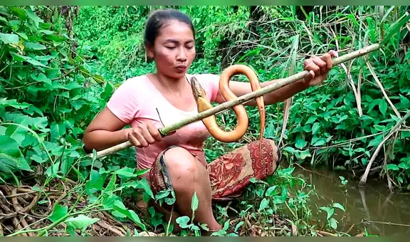 Facebook: mujer caza serpiente para luego hacer lo impensado, imágenes te dejarán espantado [VIDEO] 