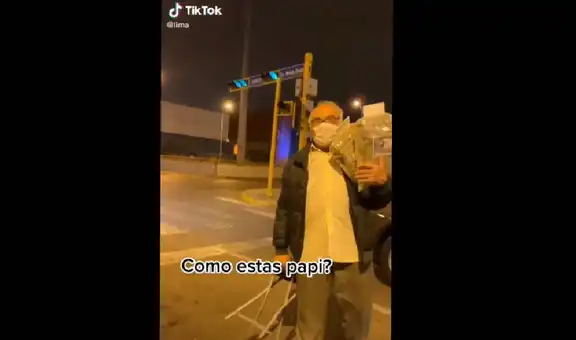 Peruano tiene noble gesto con anciano que vendía emolientes para que deje de trabajar de noche [VIDEO]