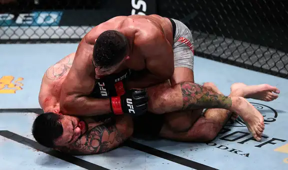 UFC Fight Night: Overeem derrotó a Sakai en el quinto asalto en la pelea estelar [RESUMEN]