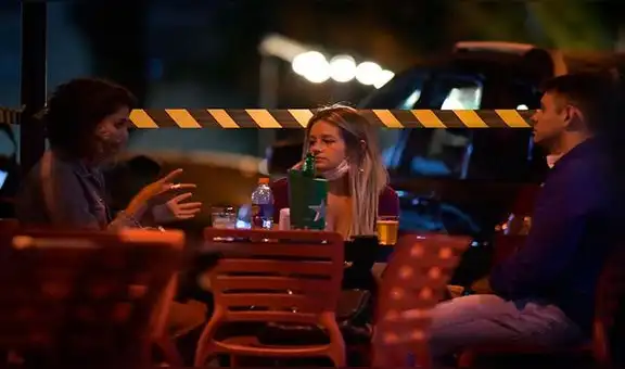 OMS advierte: escoger qué hacer, dónde y con quién ir, es una decisión de “vida o muerte” [VIDEO]