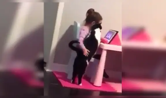 Pone cámara de seguridad en su casa y descubre emotiva escena de su hija con gato [VIDEO] 