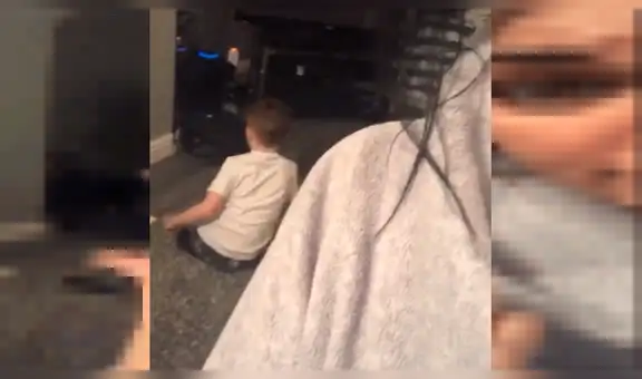 Mujer cree que su hijo hace sus tareas, se aproxima él y descubre su oscuro secreto [VIDEO]