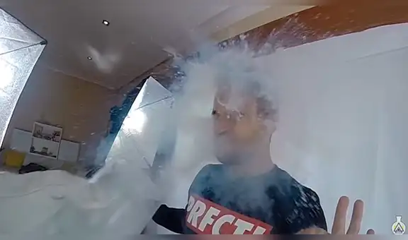 YouTube Viral: Vlogger se echa nitrógeno líquido en el rostro y ocurre esto [VIDEO]