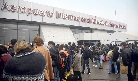 Crisis política le arrebata S/500 millones semanales al turismo
