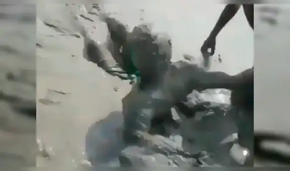 Facebook viral: chico mete su cuerpo en misterioso lodo, queda atrapado y casi muere [VIDEO] 