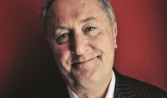 Muere por COVID-19 Alan Steel, el gurú antivacunas que pidió que “cruzaran los dedos” por su salud