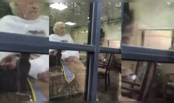 Anciano le canta a su esposa a través de una ventana al no poder acercarse a ella [VIDEO]