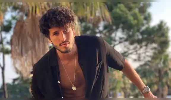 Sebastían Yatra luce amuleto que le regaló Tini Stoessel en concierto virtual [VIDEO]