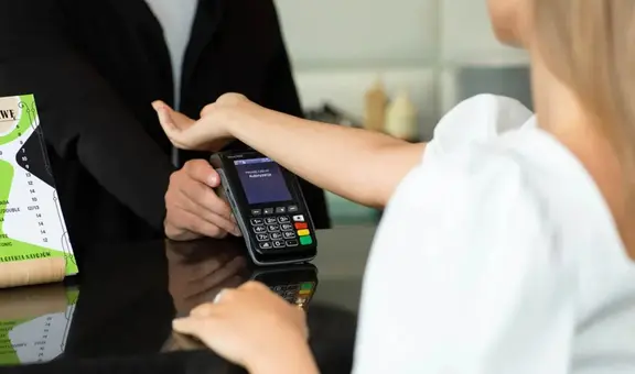 El microchip implantado bajo la piel que te permite pagar con la mano