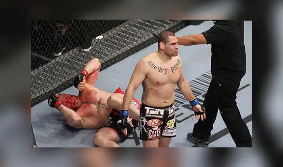 WWE: El día que Caín Velásquez destrozó a Brock Lesnar en UFC [VIDEO]