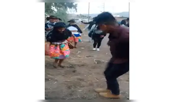 Jóvenes que fueron captados bailando huaylas generan la admiración de usuarios en redes [VIDEO]