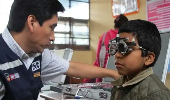Más de medio millón de escolares deben utilizar lentes de medida en el Perú