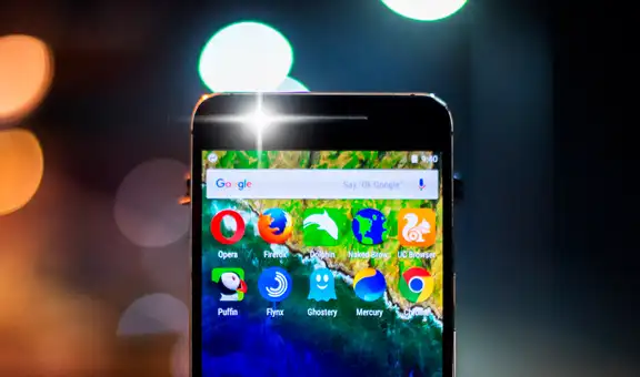 ¿Por qué las marcas ya no fabrican teléfonos con flash en la parte de adelante?