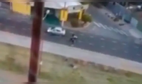 Delincuente sufre brutal agresión por el dueño de la moto que robó [VIDEO]