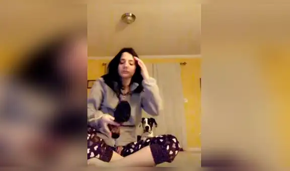 Intenta hacer una transmisión en vivo, pero su perro lo arruina al querer jugar con ella [VIDEO] 