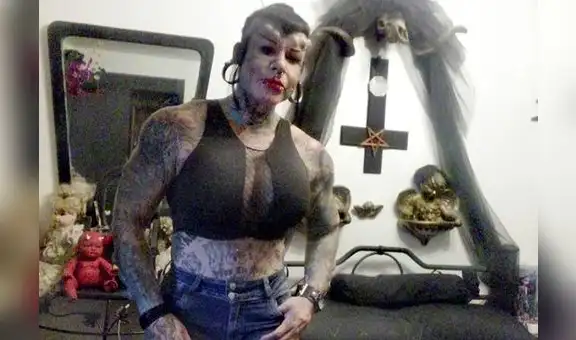 ‘La mujer vampiro’: se hizo tatuajes y perforaciones sin anestesia como símbolo contra la violencia