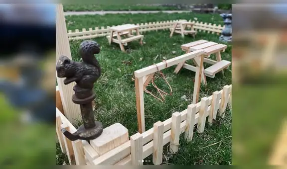Hombre crea un exclusivo restaurante al estilo francés para ardillas en el patio de su casa [VIDEO]