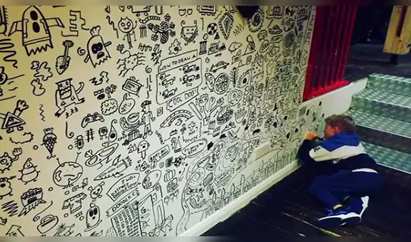 Niño era castigado por dibujar en clases y fue contratado para hacer ilustraciones en restaurante [VIDEO]