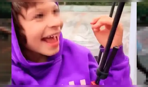 Madre de niño con parálisis cerebral logra que su hijo ande en patineta [VIDEO] 