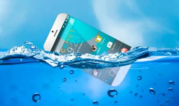 ¿Por qué deberías evitar utilizar tu smartphone en la playa aunque sea resistente al agua?