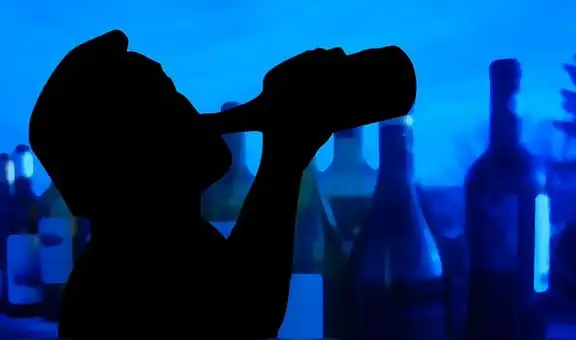 Las razones por las cuales recomiendan no beber alcohol durante cuarentena