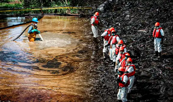 Contaminación e impunidad a un año de desastres ecológicos por derrame de crudo en Ecuador y Perú