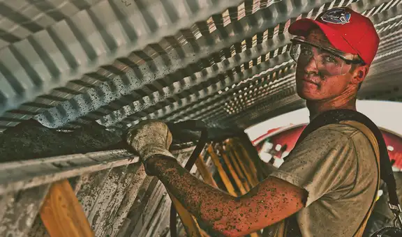 Trabajo físico intenso aumenta en un 55% el riesgo de padecer demencia, según expertos