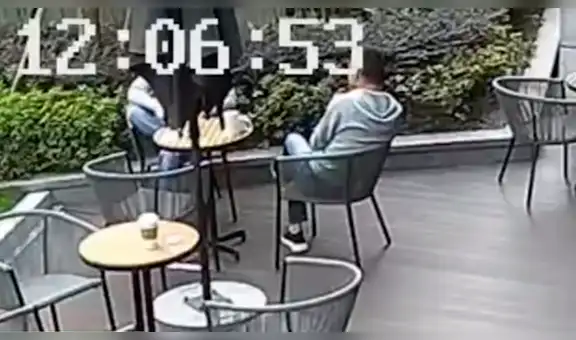 Chicos estuvieron a punto de morir tras sufrir terrible incidente mientras bebían café [VIDEO]