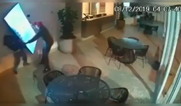 Rateros cometen tonto ‘blooper’ tratando de robar la TV de una lujosa casa [VIDEO]
