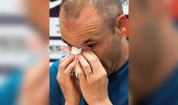 Entre lágrimas, Andrés Iniesta se despide del FC Barcelona