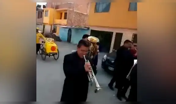 Heladero peruano se topa con banda de músicos y decide improvisar ‘serenata’ que emociona a miles [VIDEO]