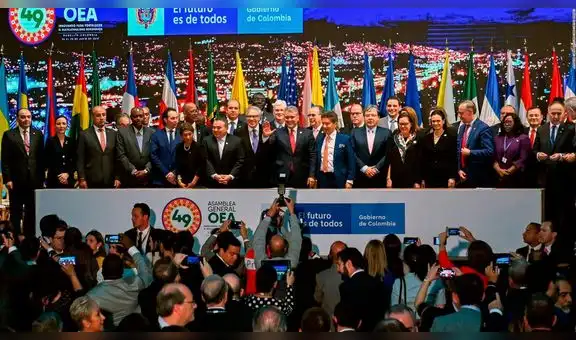 La OEA apoya fin de Maduro y convoca a elecciones “libres” y urgentes en Venezuela