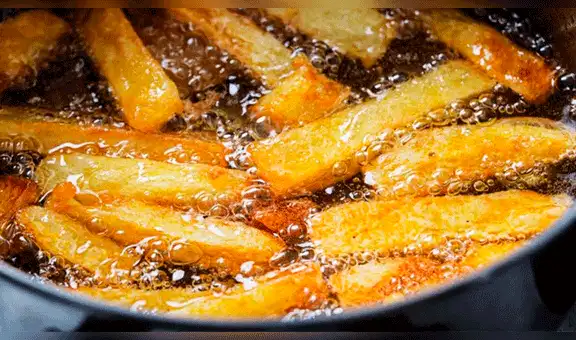 Inglaterra: mujer hizo papas fritas con el aceite equivocado, se intoxicó y falleció