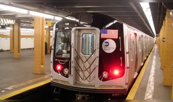 Captan a pareja teniendo relaciones sexuales en tren de Nueva York tras ser desinfectado 