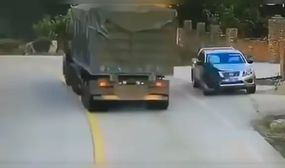 Instala cámara de vigilancia en su casa y descubre terrible escena del auto de su vecino [VIDEO]