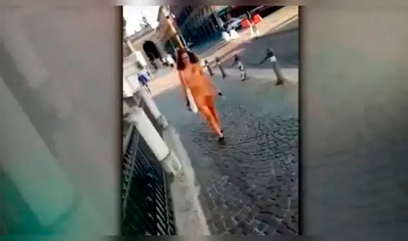 YouTube: joven causó revuelo en Italia al caminar desnuda por las calles [VIDEO]
