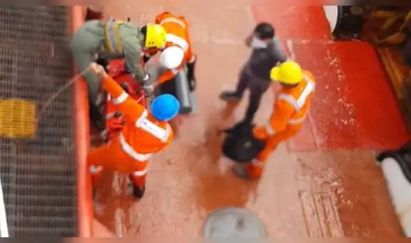 Dramático, arriesgado e impresionante rescate en alta mar