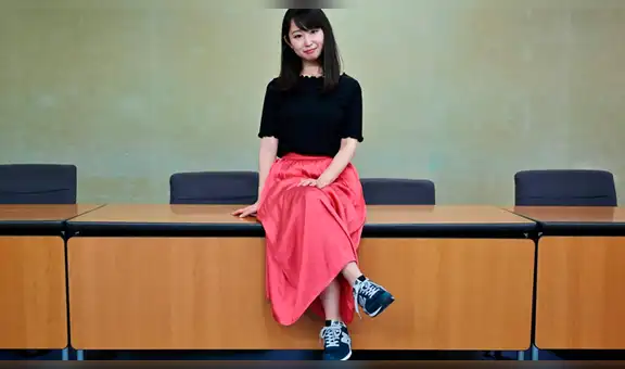 #KuToo, movimiento que emula al #MeToo, protesta para cambiar tacones por zapatillas en el trabajo